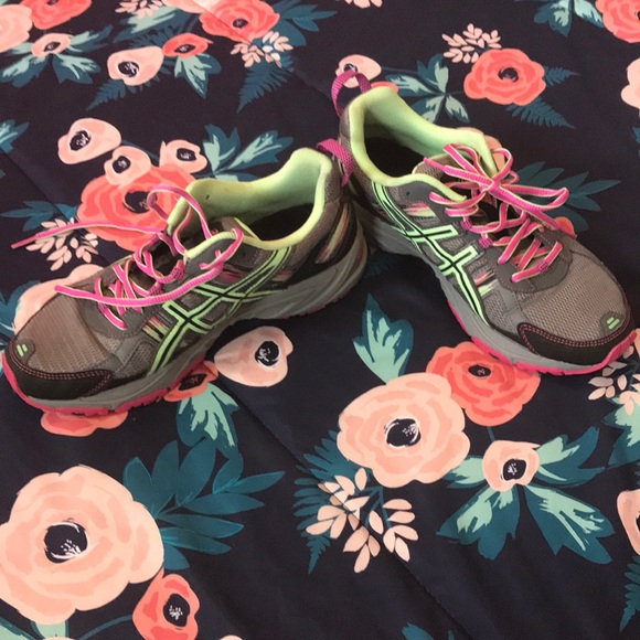 ASICS shoes - Picture 2 of 4